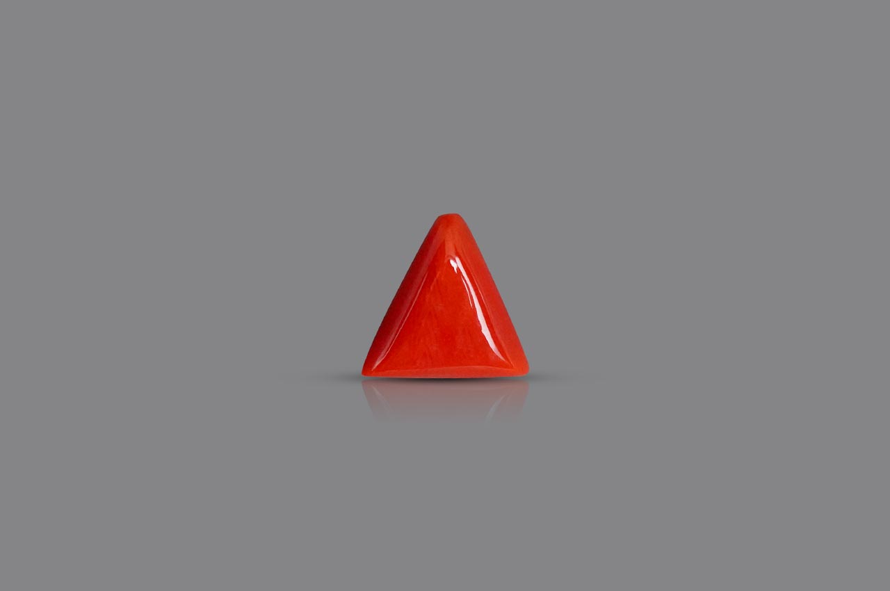 Italian Coral triangular - 4.94 carats